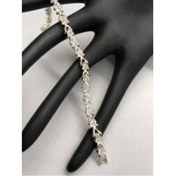 Avon Vintage Collectible Silver-tone Tennis Bracelet With Clear Stones. - Picture 5 of 7